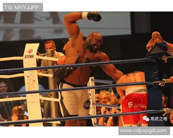 鲍勃萨普与胡斯特再度对决揭示搏击界新篇章的精彩瞬间 鲍勃萨普与胡斯特再度对决揭示搏击界新篇章的精彩瞬间