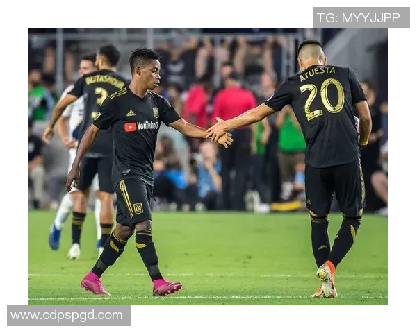 佛拉门戈与弗鲁米嫩塞激战正酣比分揭晓精彩瞬间回顾