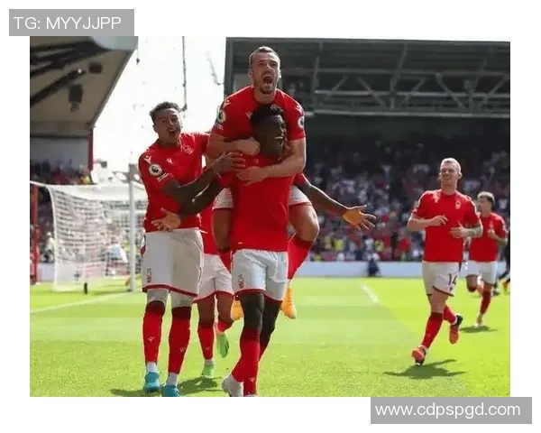 温布尔登主场迎战客西汉姆联期待精彩对决与激烈竞争 温布尔登主场迎战客西汉姆联期待精彩对决与激烈竞争