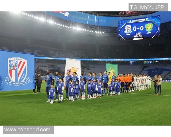 东体:第三名战前徐根宝高烧39度,赛后拄伞离场时回望球场 东体:第三名战前徐根宝高烧39度,赛后拄伞离场时回望球场